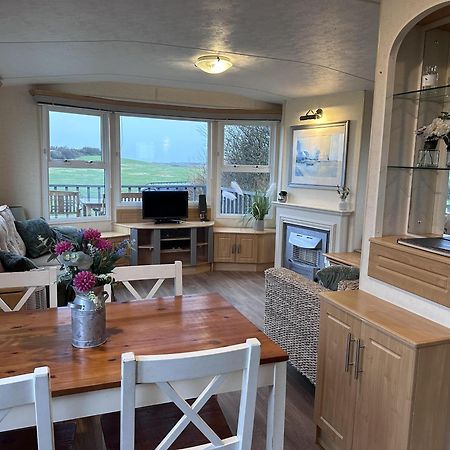 Captivating 2-Bed Static Caravan In Holyhead Llanfachraeth Extérieur photo