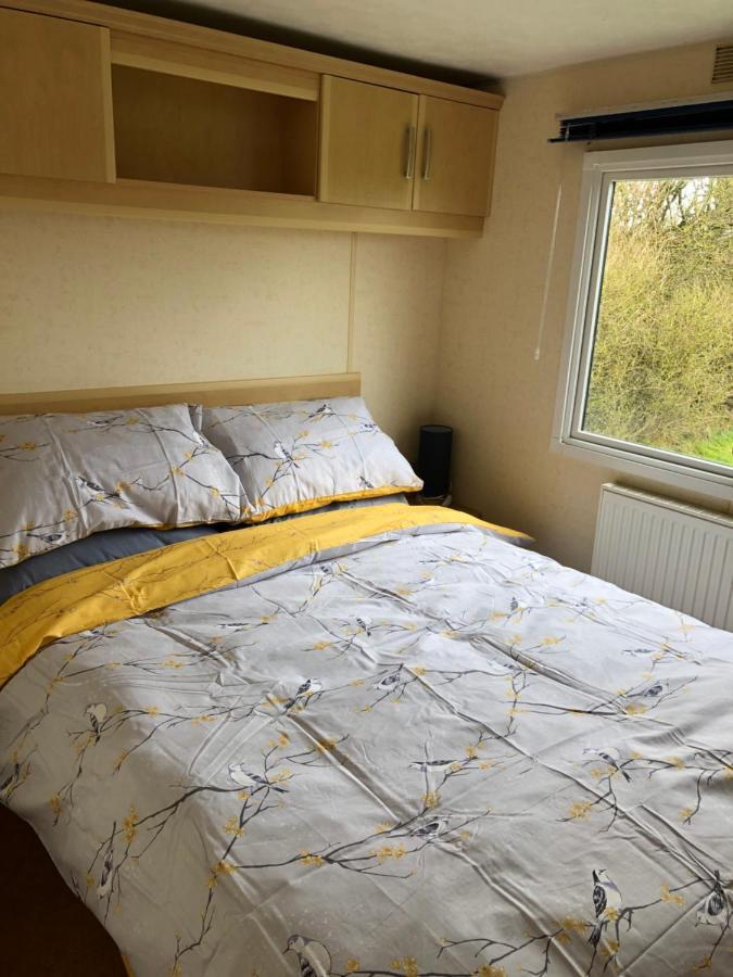 Captivating 2-Bed Static Caravan In Holyhead Llanfachraeth Extérieur photo