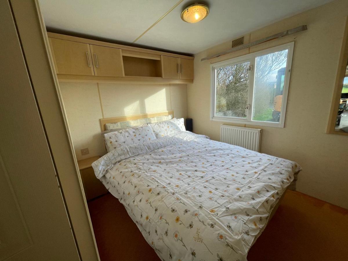 Captivating 2-Bed Static Caravan In Holyhead Llanfachraeth Extérieur photo