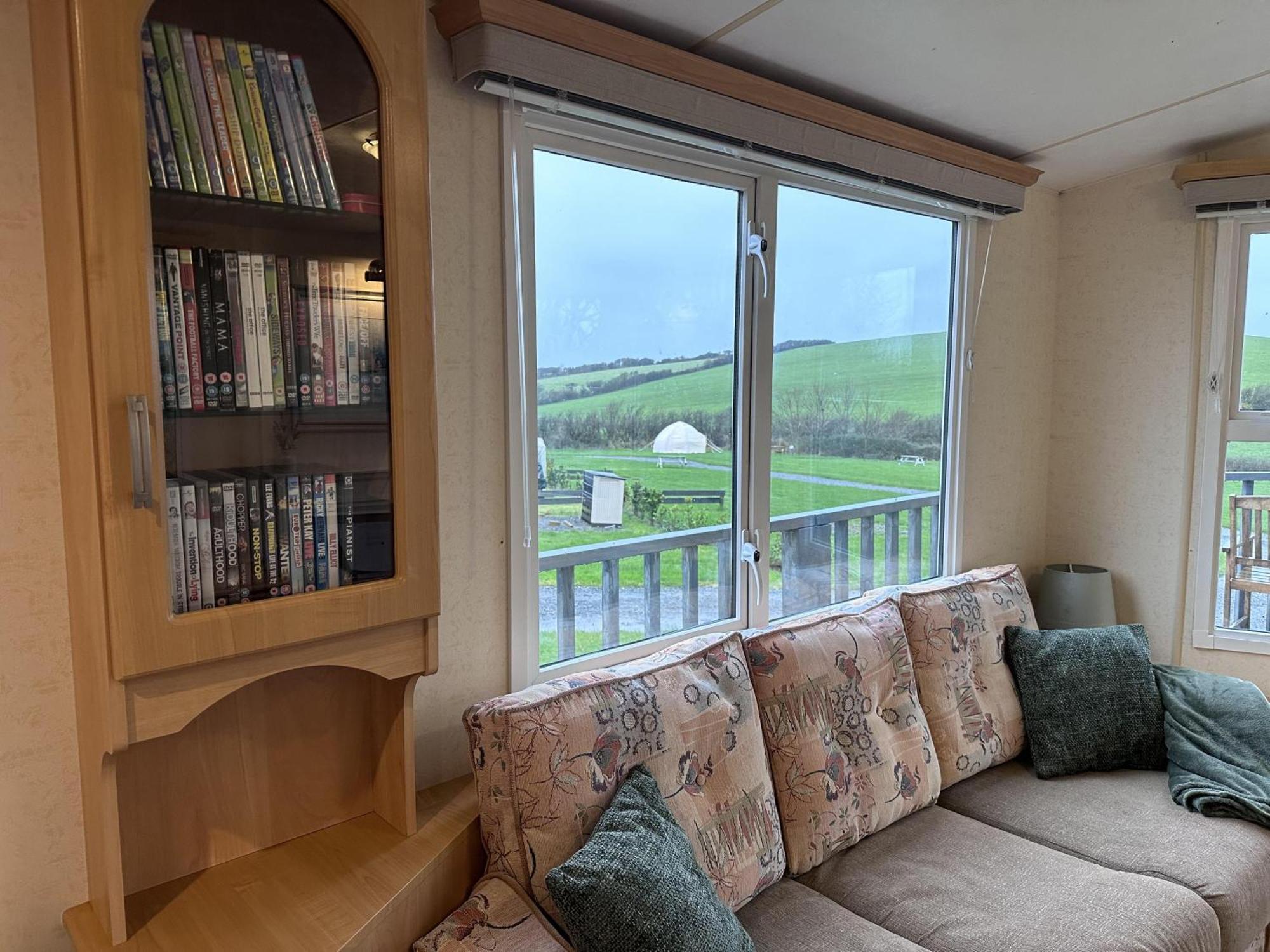 Captivating 2-Bed Static Caravan In Holyhead Llanfachraeth Extérieur photo